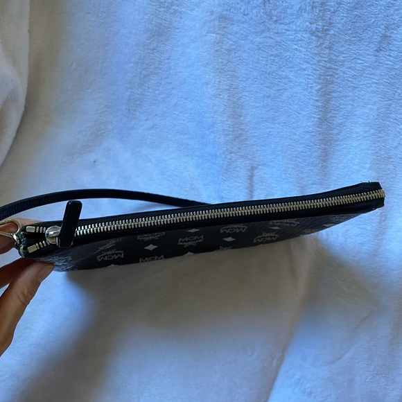 MCM Visetos Signature Logo Small Clutch Pouch Wristlet Purse Black & White - Picture 4 of 15